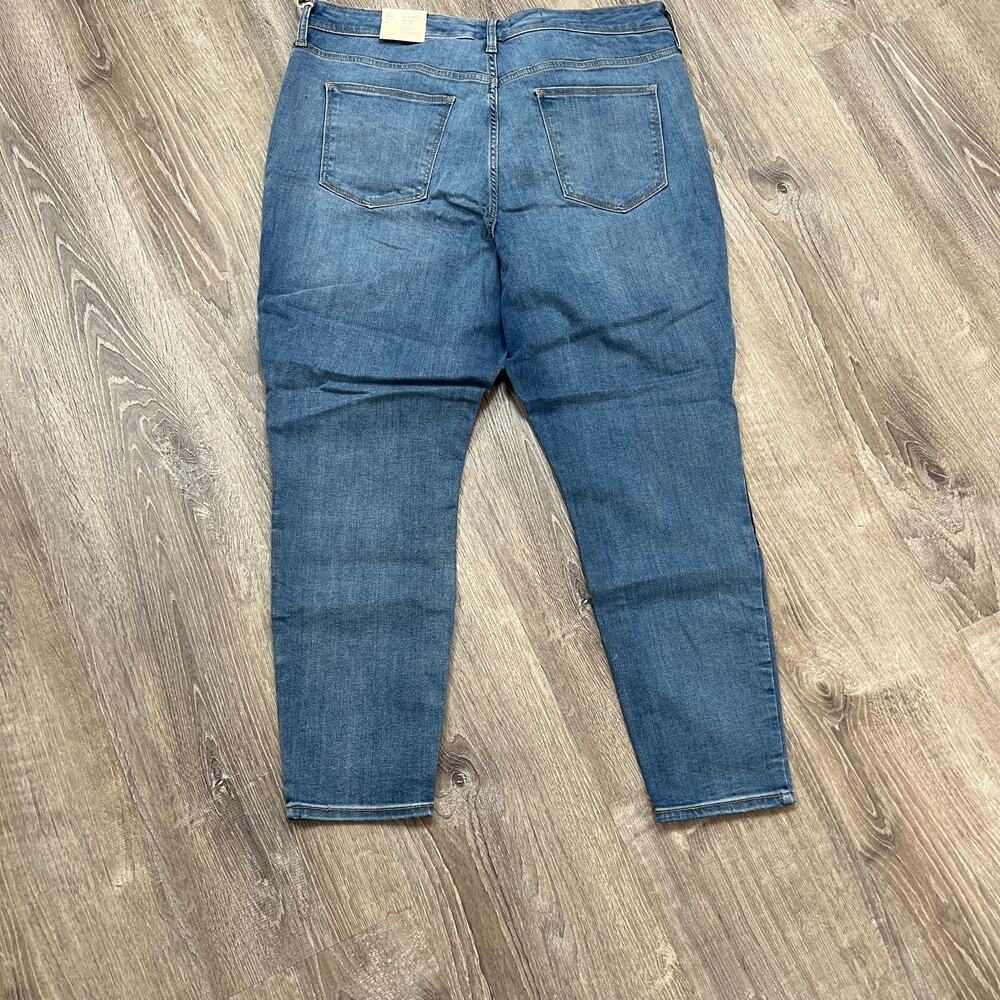 Universal Thread Women's High-Rise Patched Jeans - Size 10/30R - NWT - Picture 8 of 12